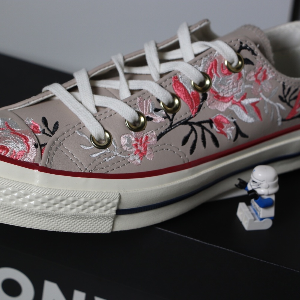 Converse Flowers / Tan Leather All Star Low Tops - Picture 6 of 7